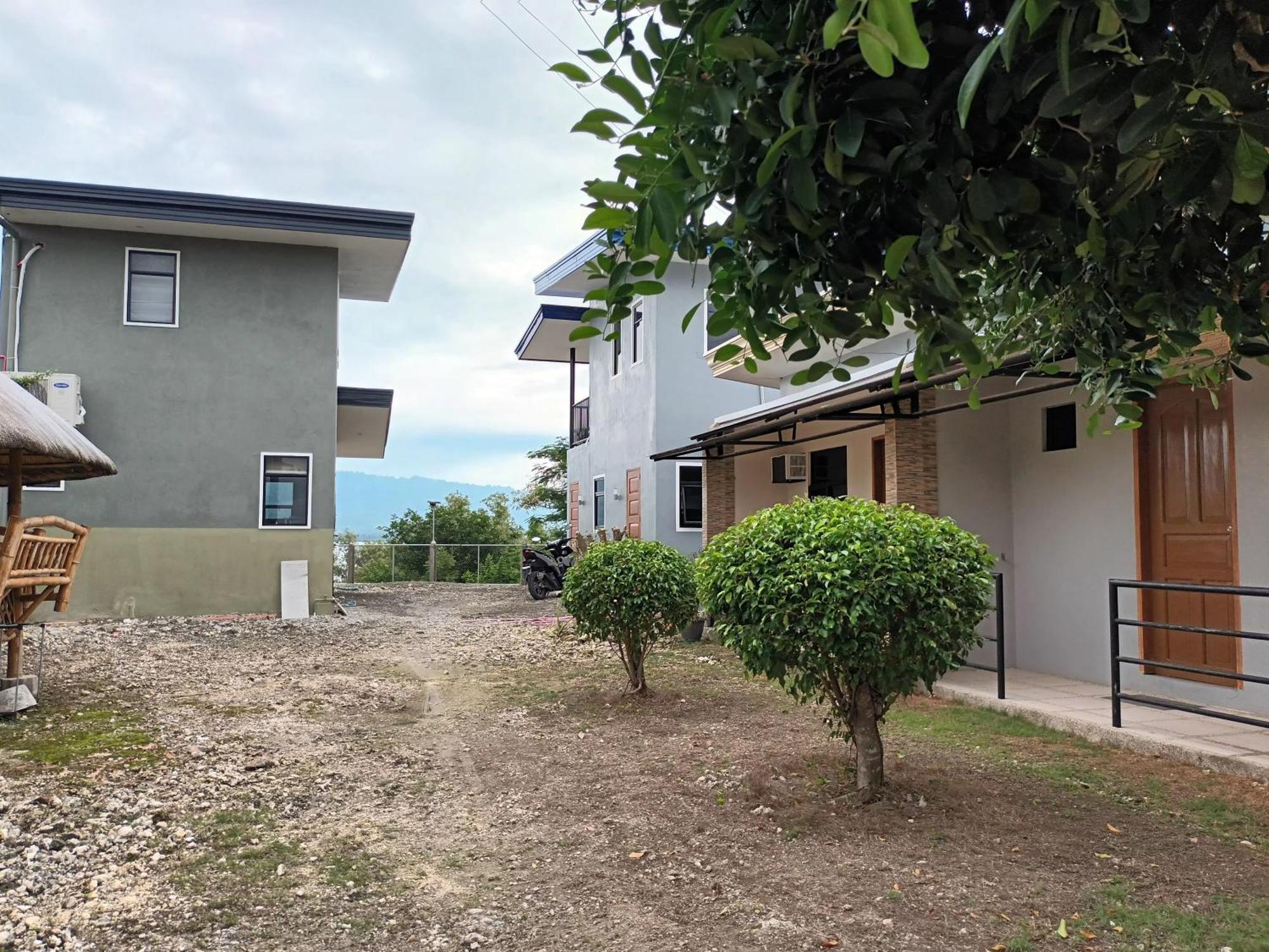 Grae's Apartelle Hostel *