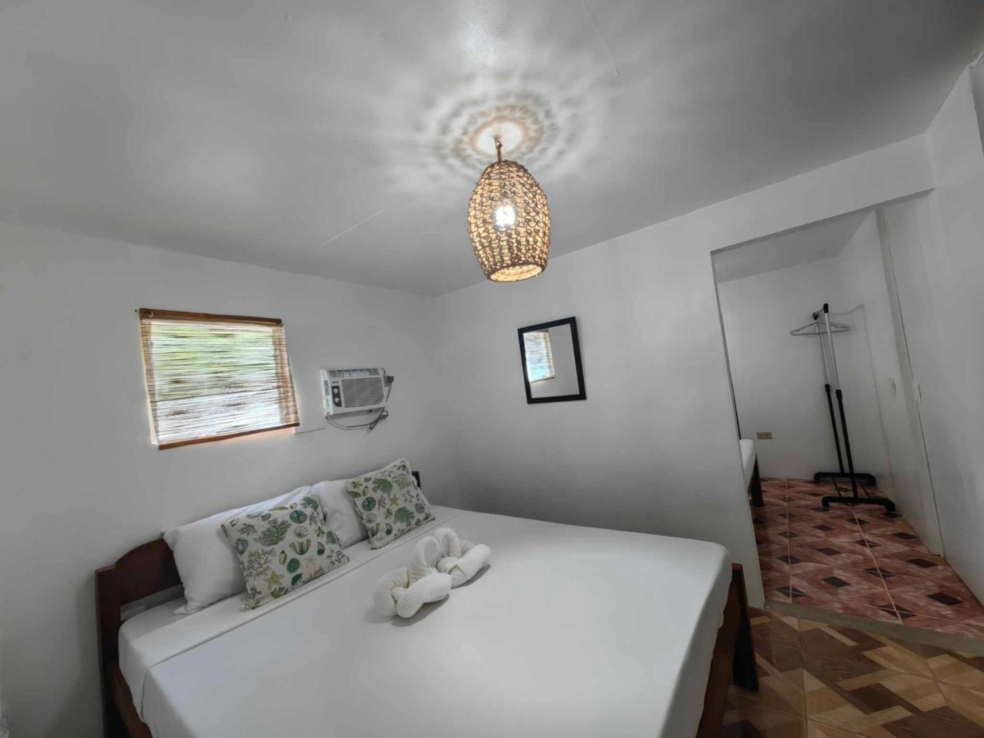 5r Tourist & Restaurant Pooc