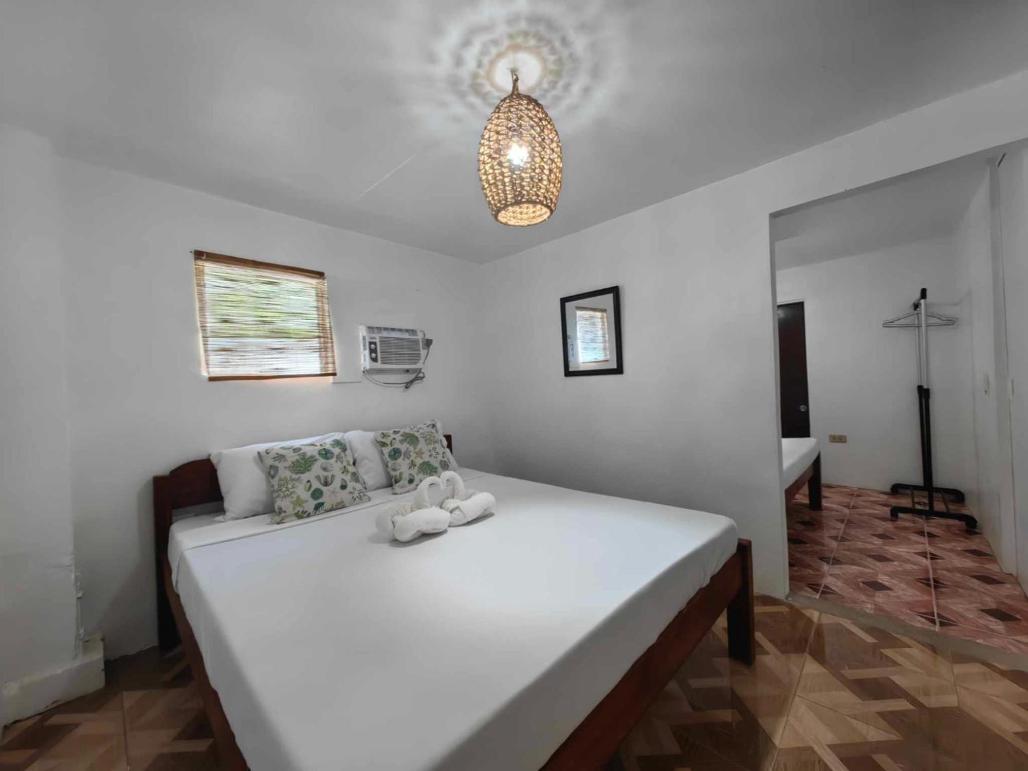 Hotel 5r Tourist & Restaurant