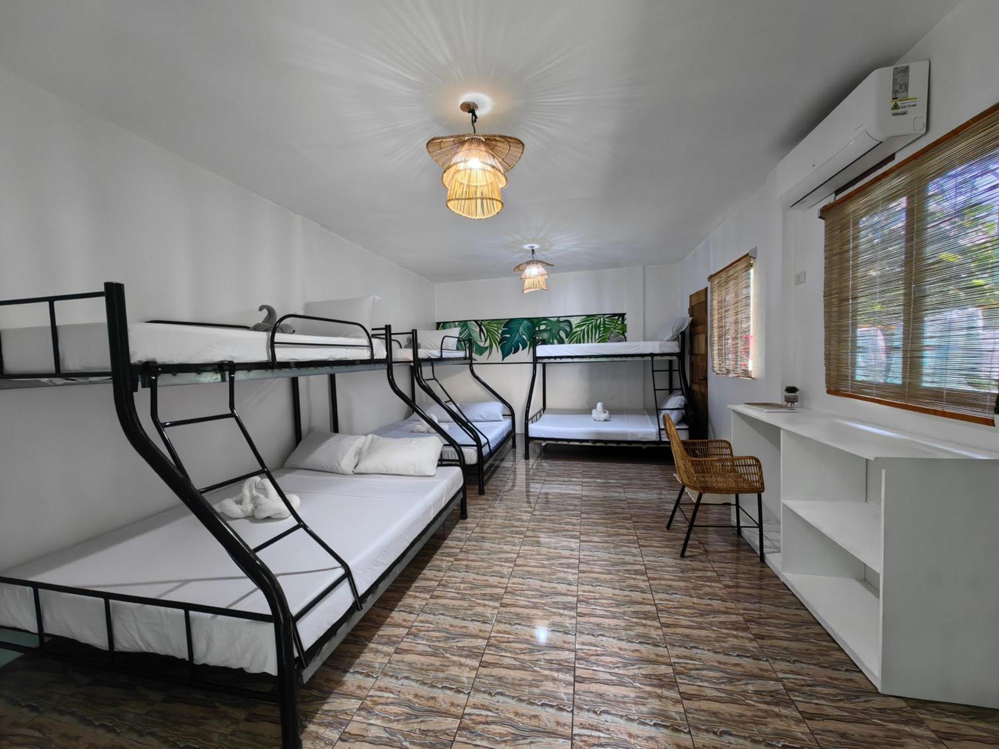 Hotel 5r Tourist & Restaurant Pooc