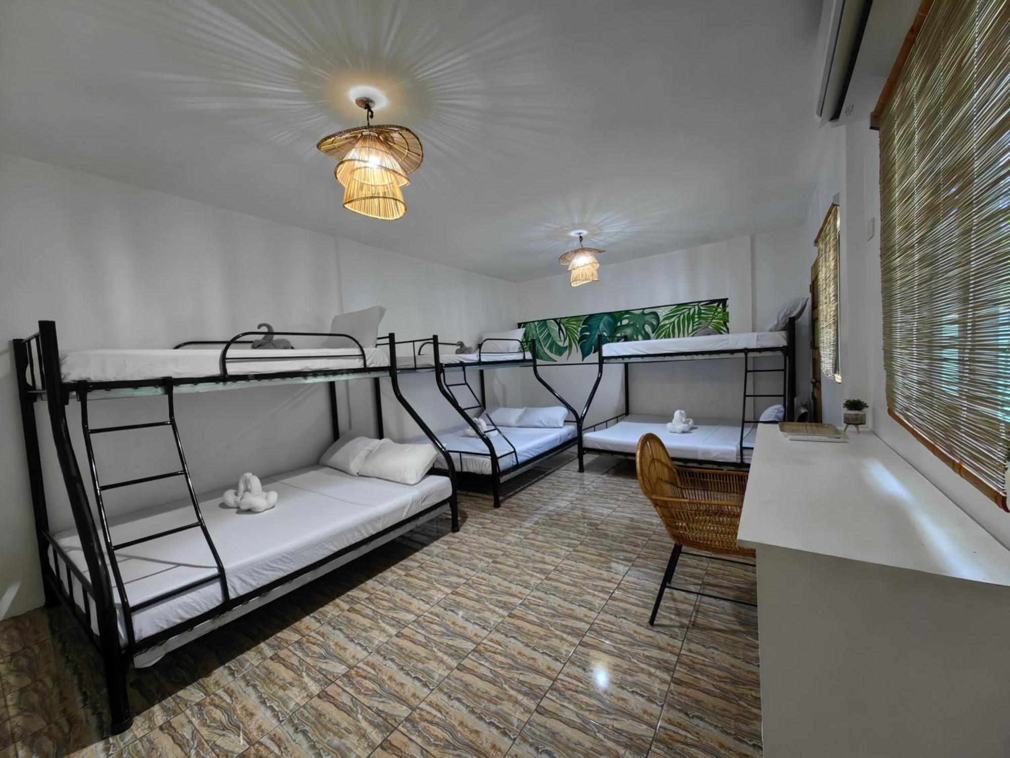 Hotel 5r Tourist & Restaurant Pooc