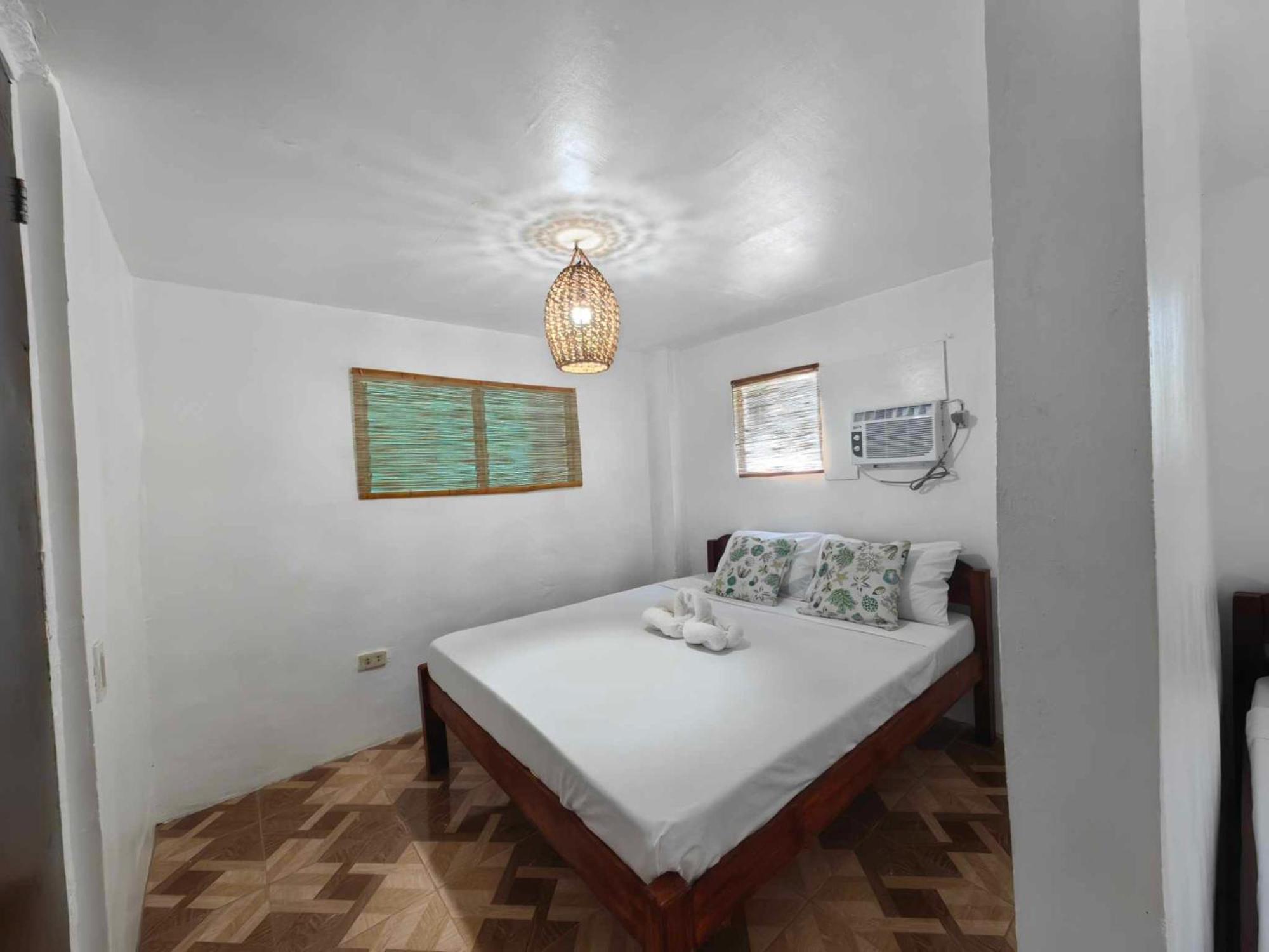 Hotel 5r Tourist & Restaurant