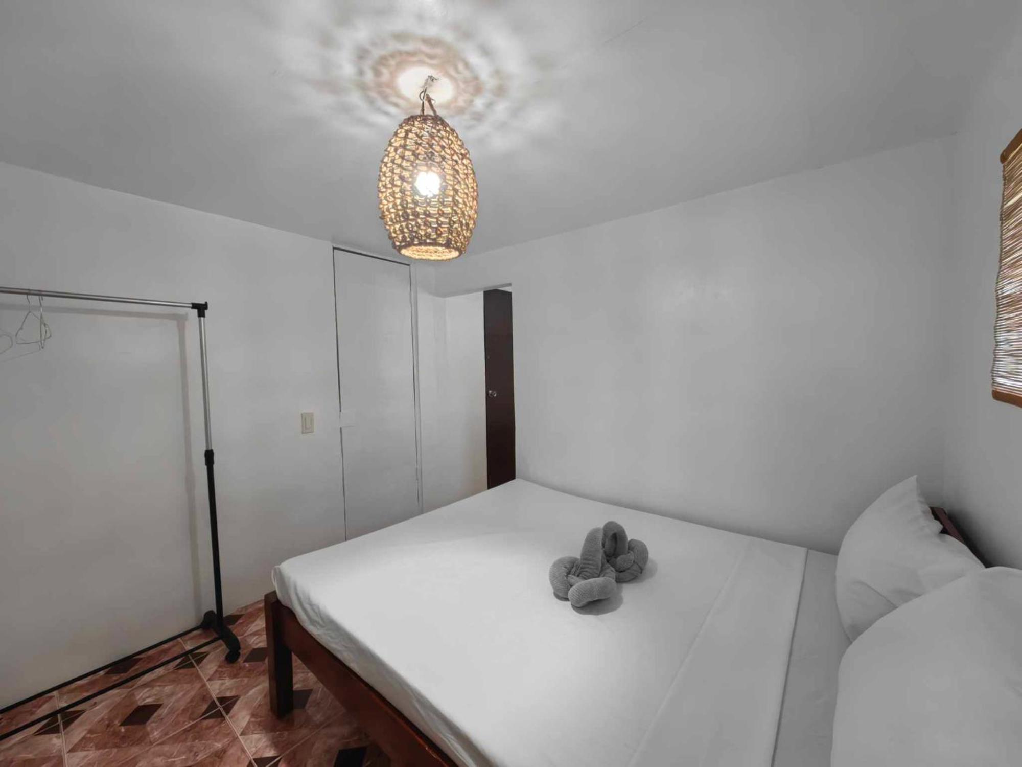 Hotel 5r Tourist & Restaurant