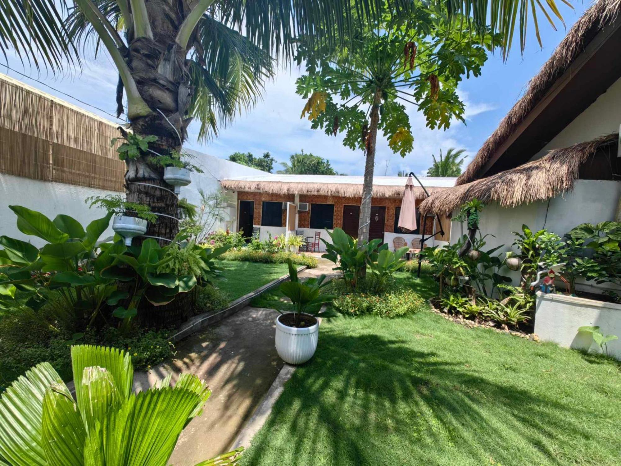 Hotel 5r Tourist & Restaurant Pooc