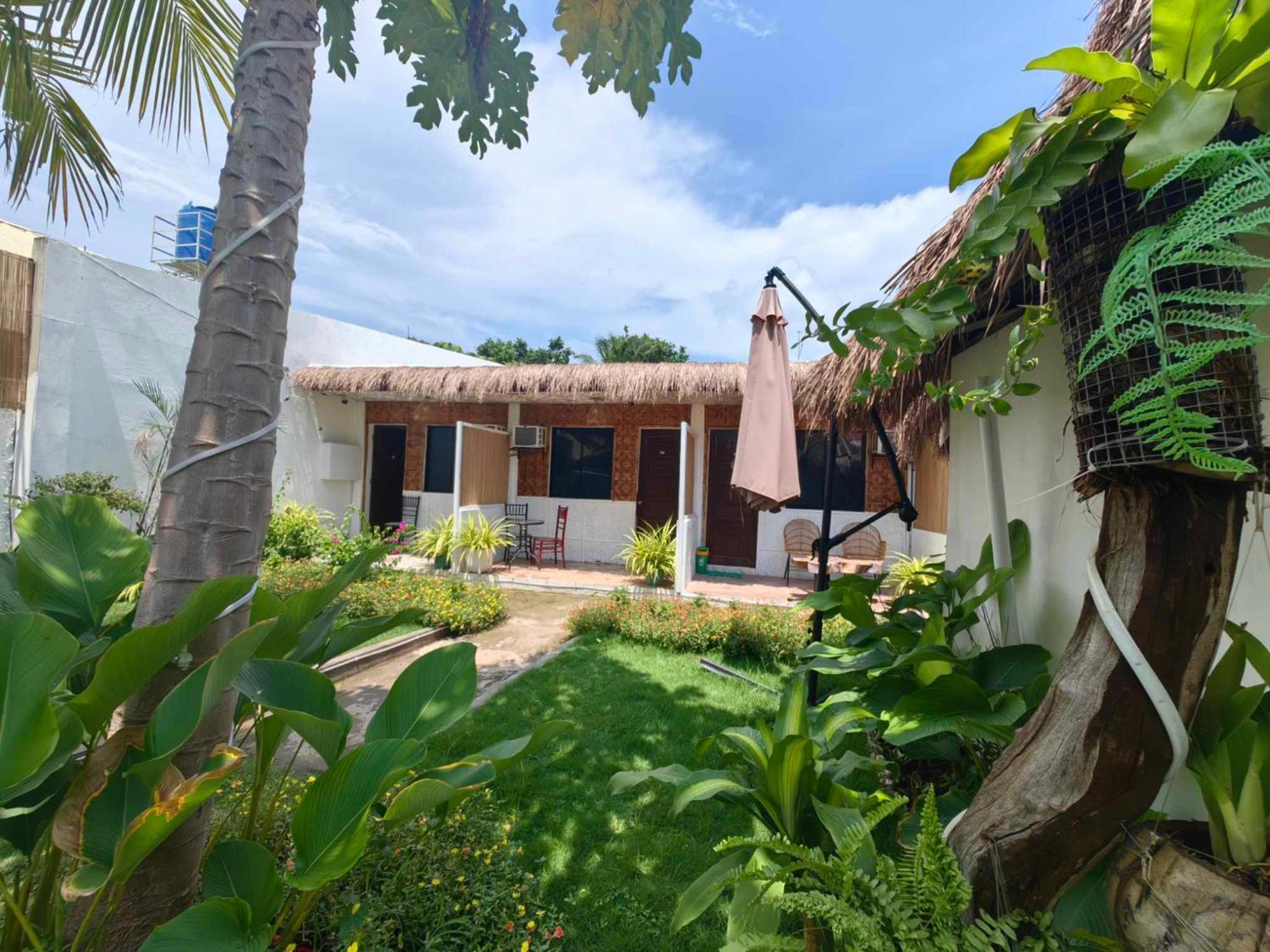 5r Tourist & Restaurant Hotel 2*