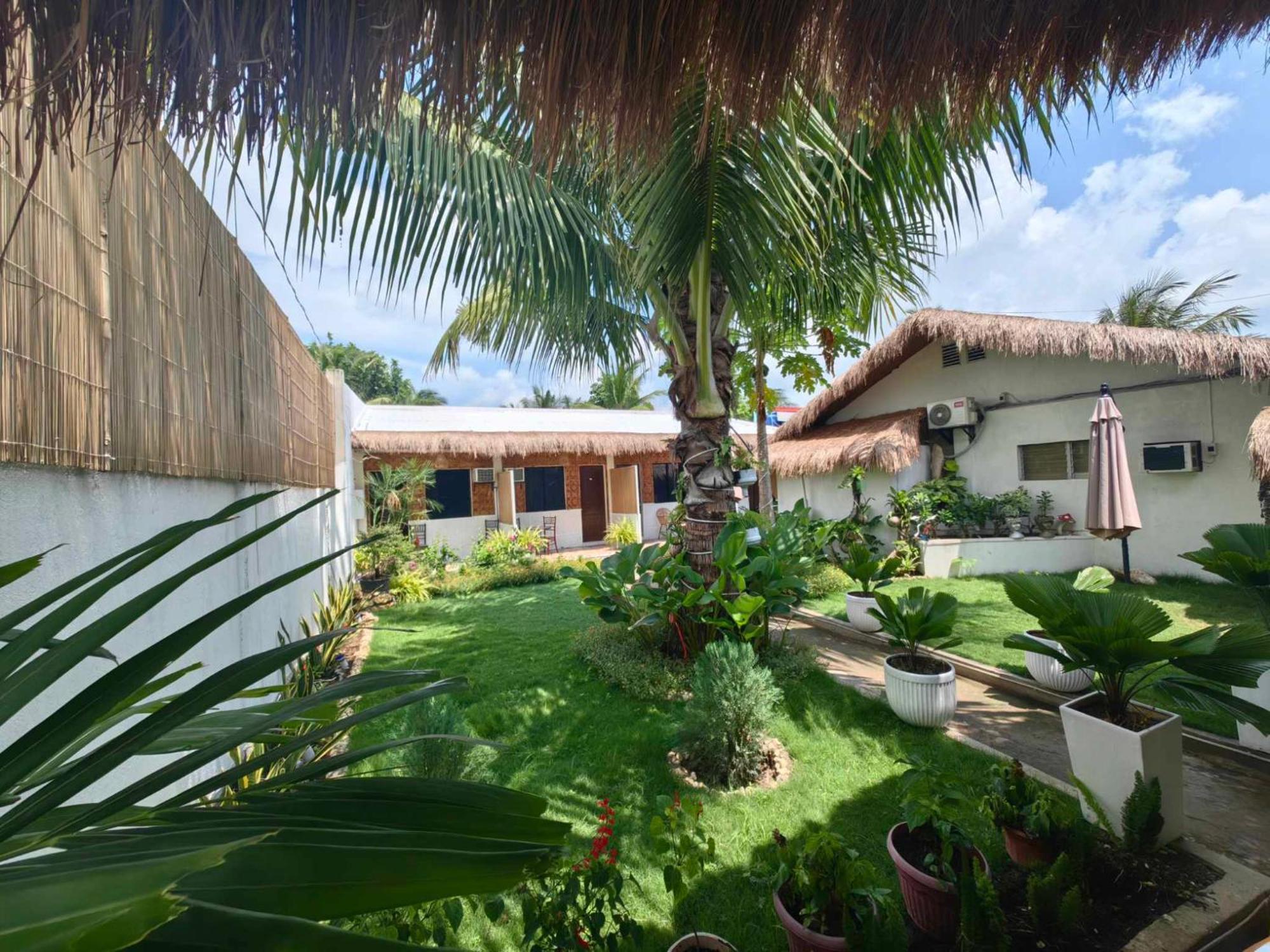 5r Tourist & Restaurant Hotel