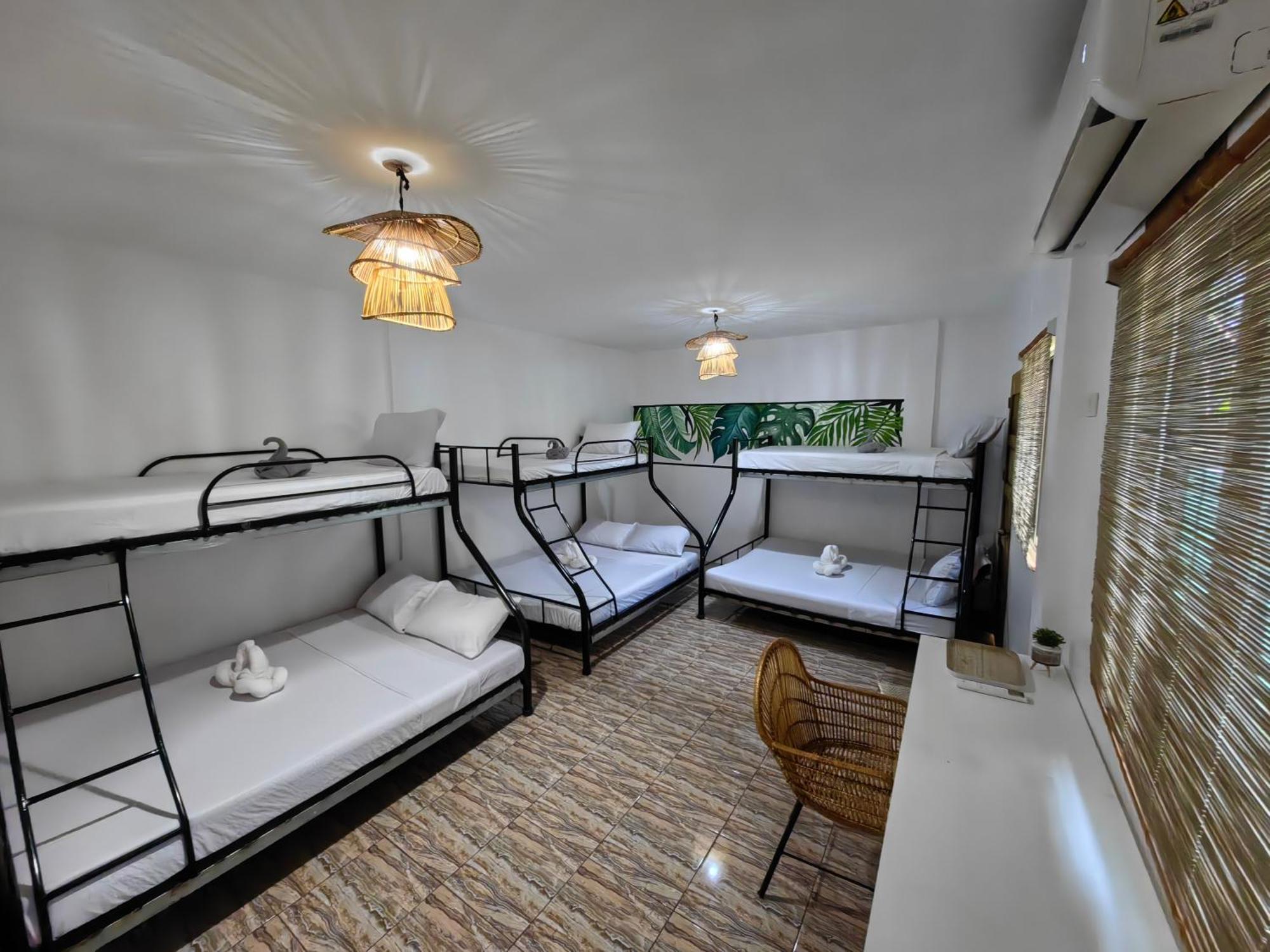 5r Tourist & Restaurant Hotel