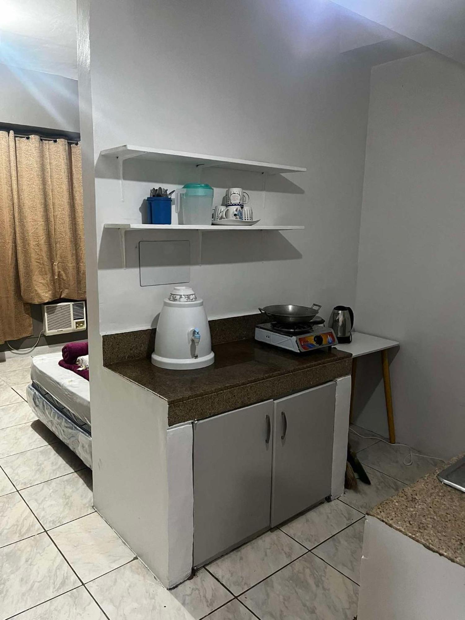 Flora's Place In Winland Towers Aparthotel