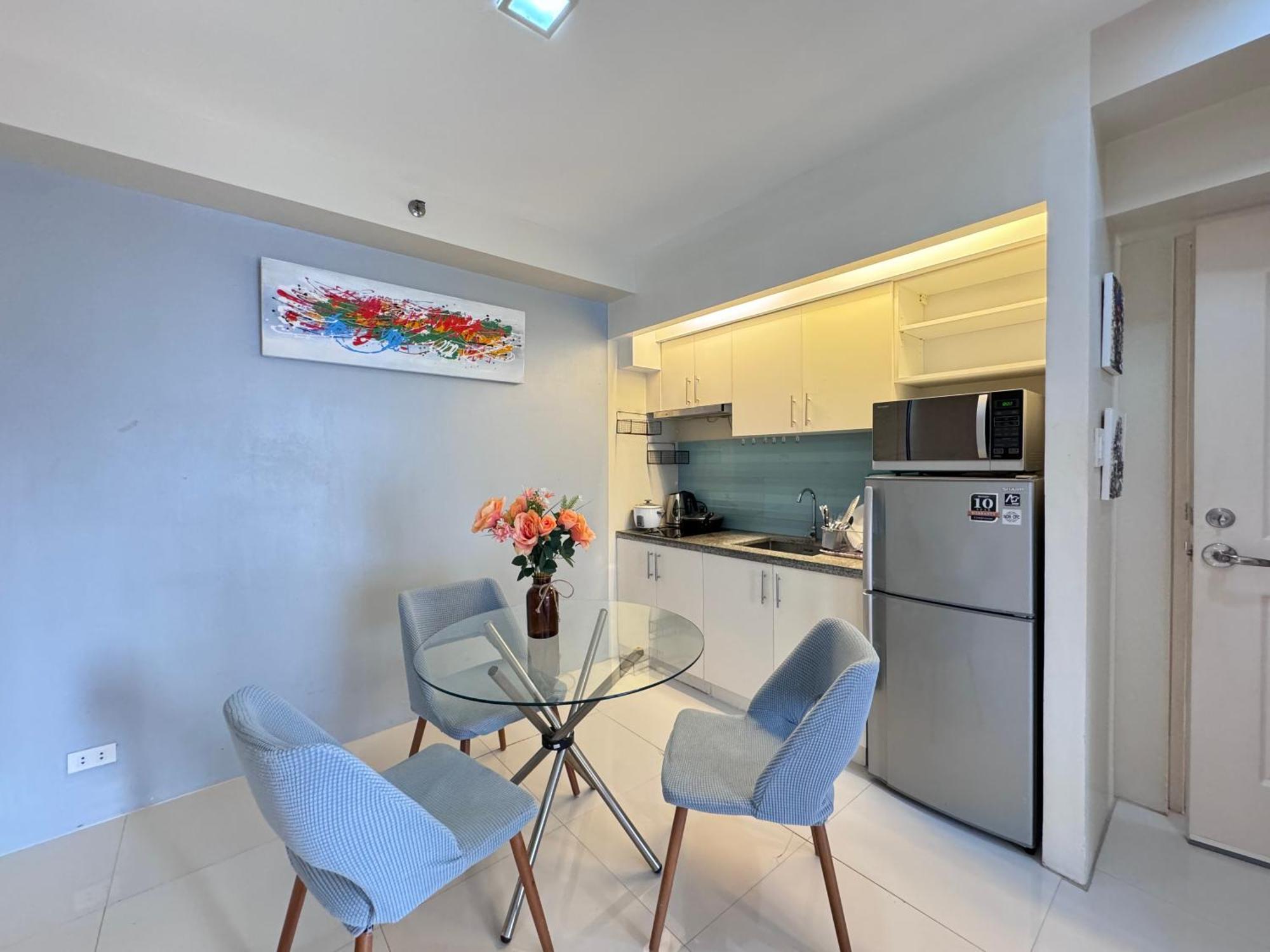 Luxanos Place- Avida Tower, It Park Apartment