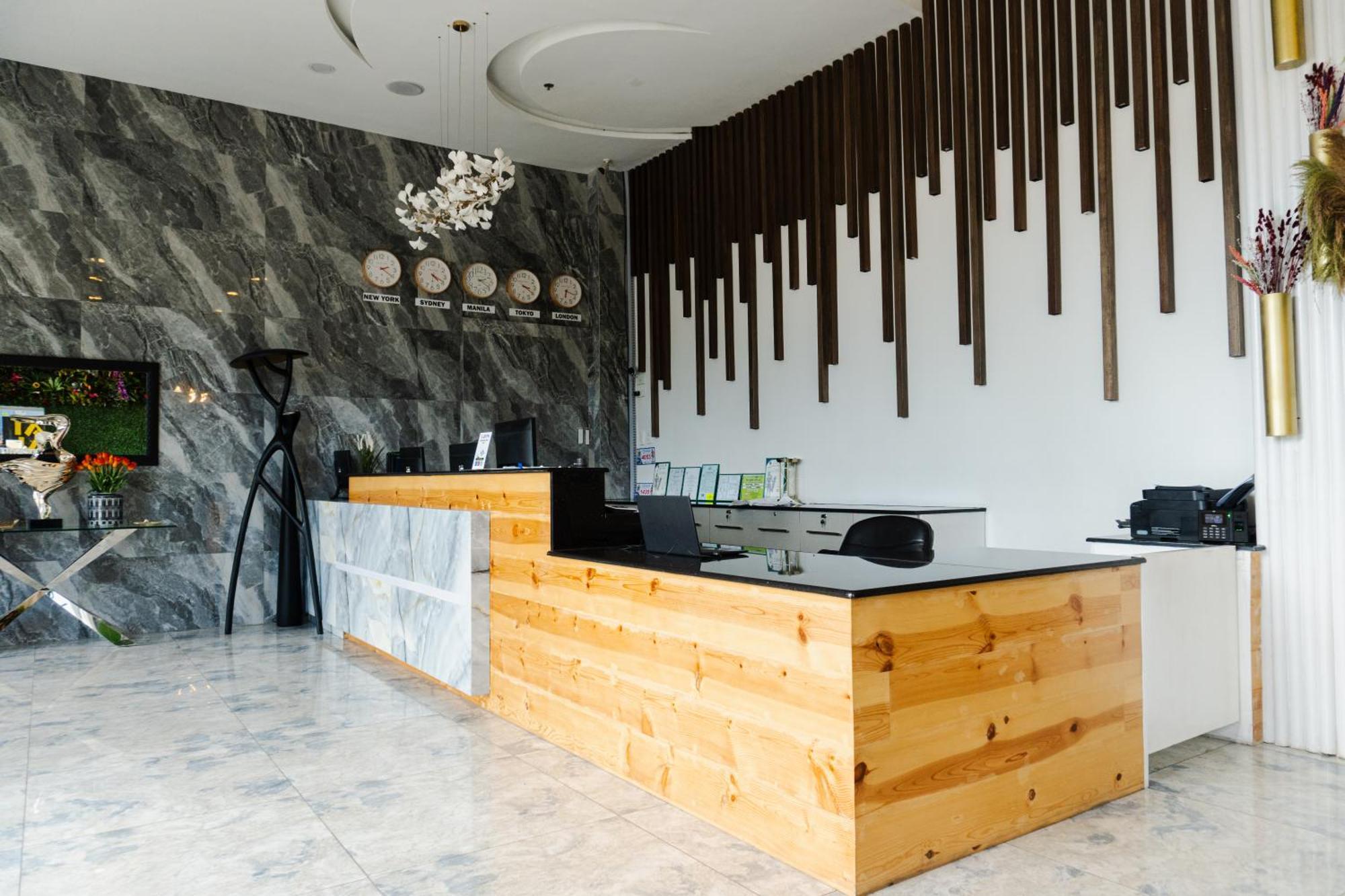 Madison Hotel *