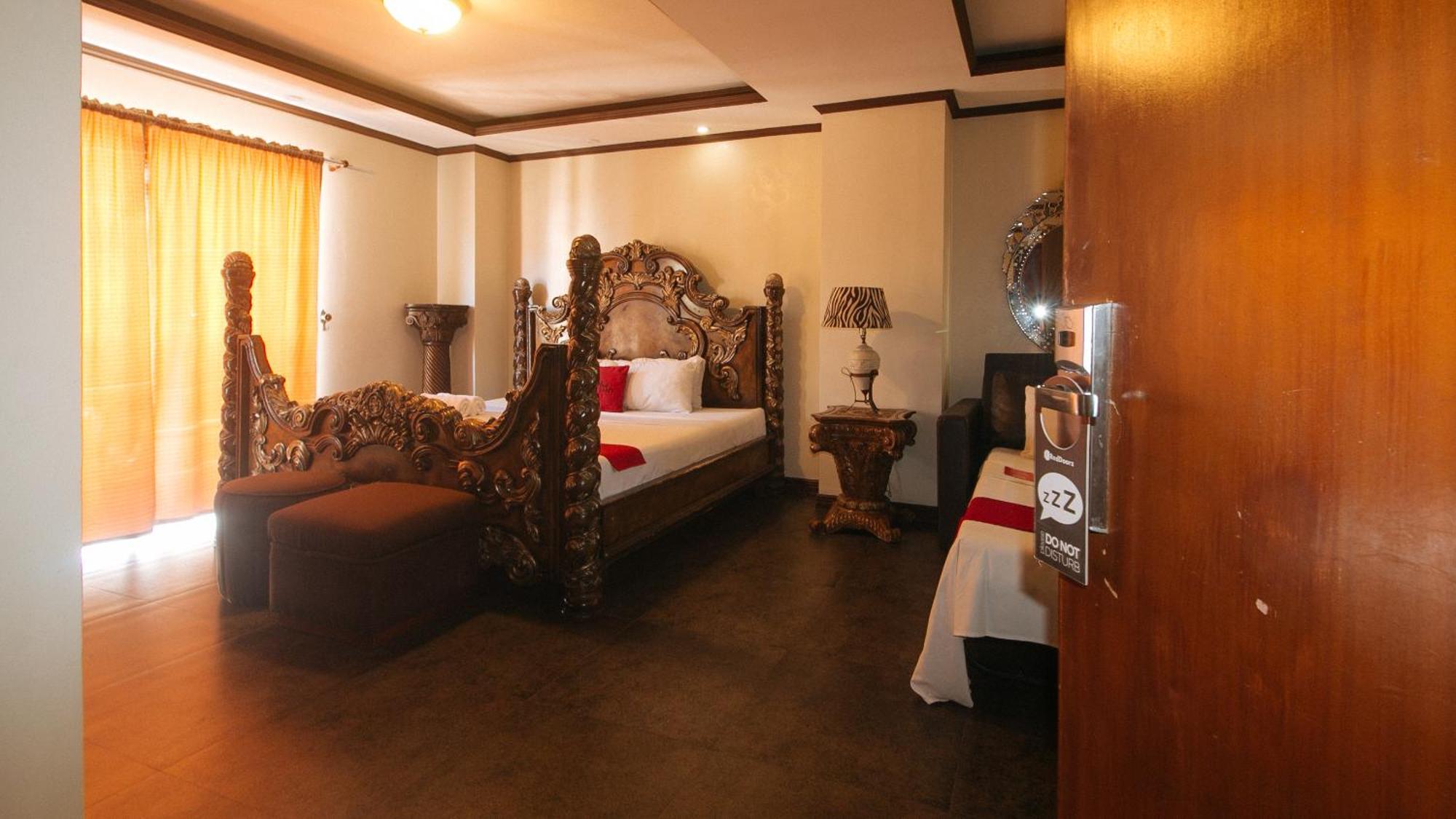 Hotel Reddoorz New Era Budget Mabolo Former Reddoorz Near Landers Superstore