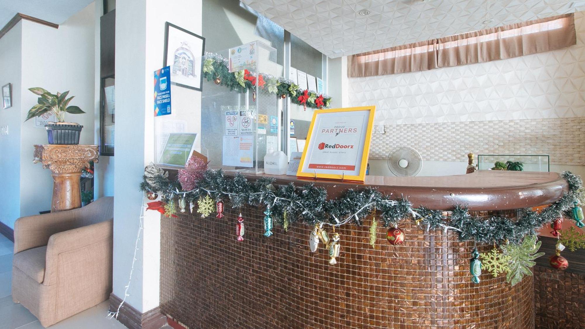 Hotel Reddoorz New Era Budget Mabolo Former Reddoorz Near Landers Superstore 2*