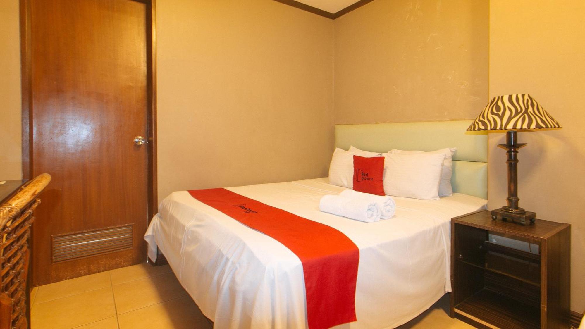 Reddoorz New Era Budget Mabolo Former Reddoorz Near Landers Superstore Hotel