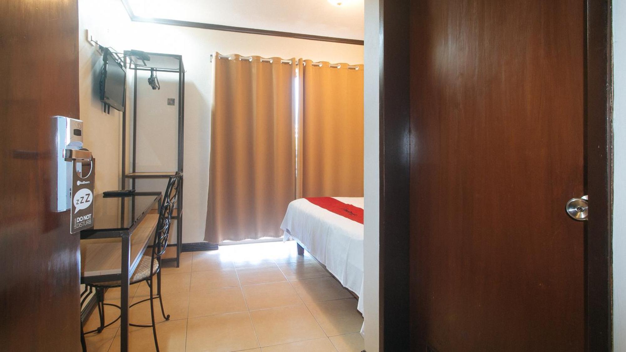 Reddoorz New Era Budget Mabolo Former Reddoorz Near Landers Superstore Hotel Cebu
