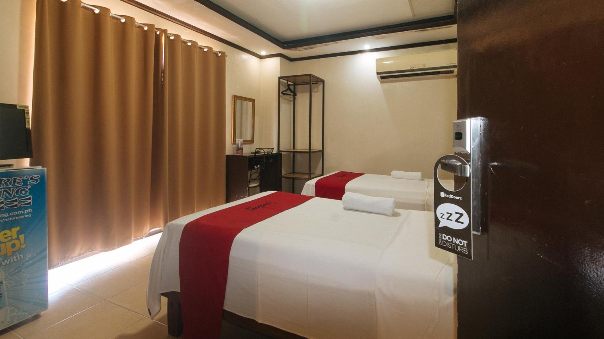 Hotel Reddoorz New Era Budget Mabolo Former Reddoorz Near Landers Superstore