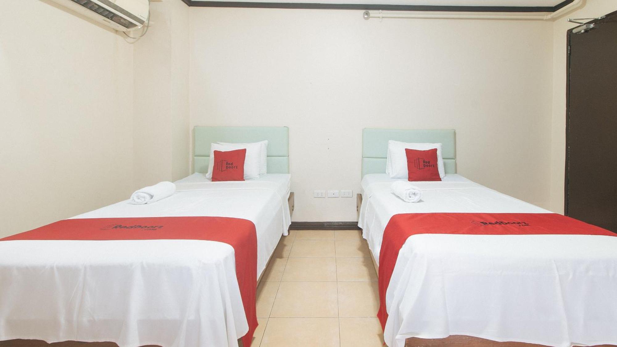 Hotel Reddoorz New Era Budget Mabolo Former Reddoorz Near Landers Superstore 2*