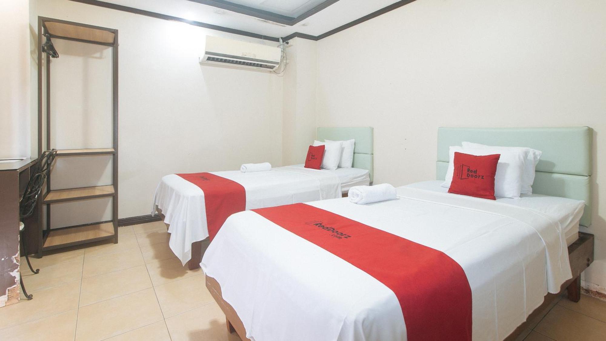Hotel Reddoorz New Era Budget Mabolo Former Reddoorz Near Landers Superstore Cebu