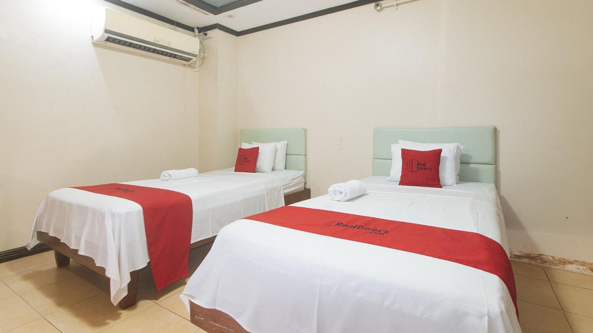 Hotel Reddoorz New Era Budget Mabolo Former Reddoorz Near Landers Superstore