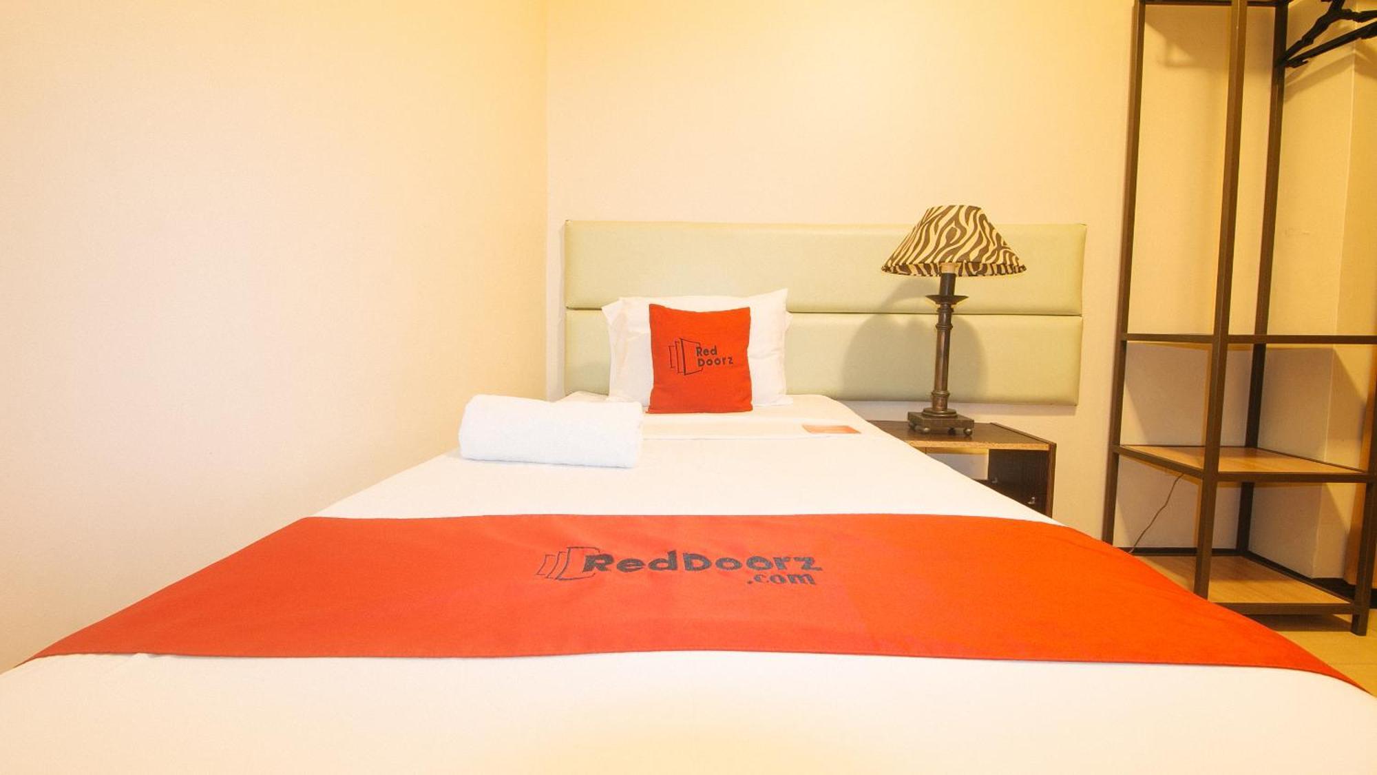 Reddoorz New Era Budget Mabolo Former Reddoorz Near Landers Superstore Hotel Cebu