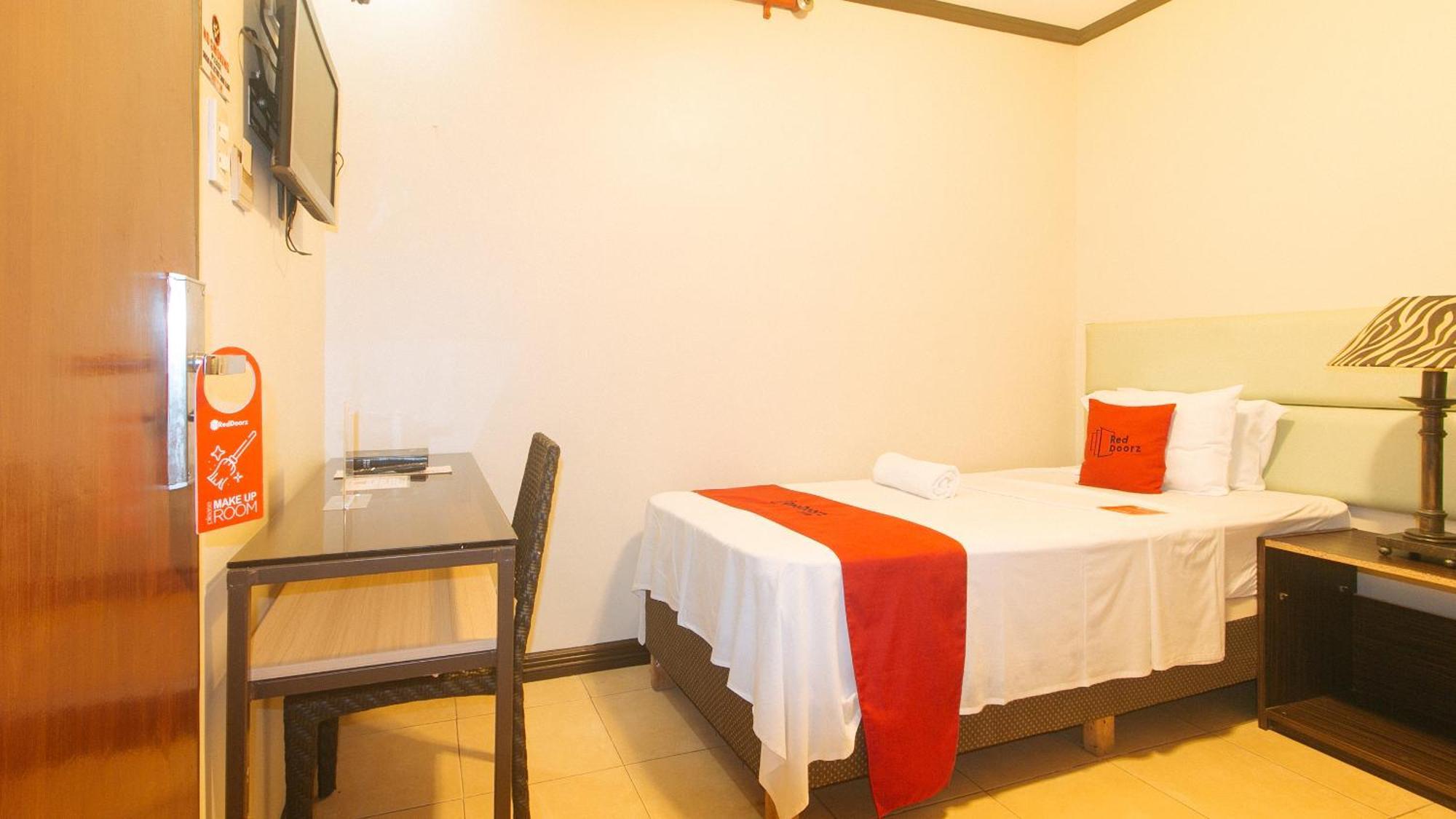 Reddoorz New Era Budget Mabolo Former Reddoorz Near Landers Superstore 2*