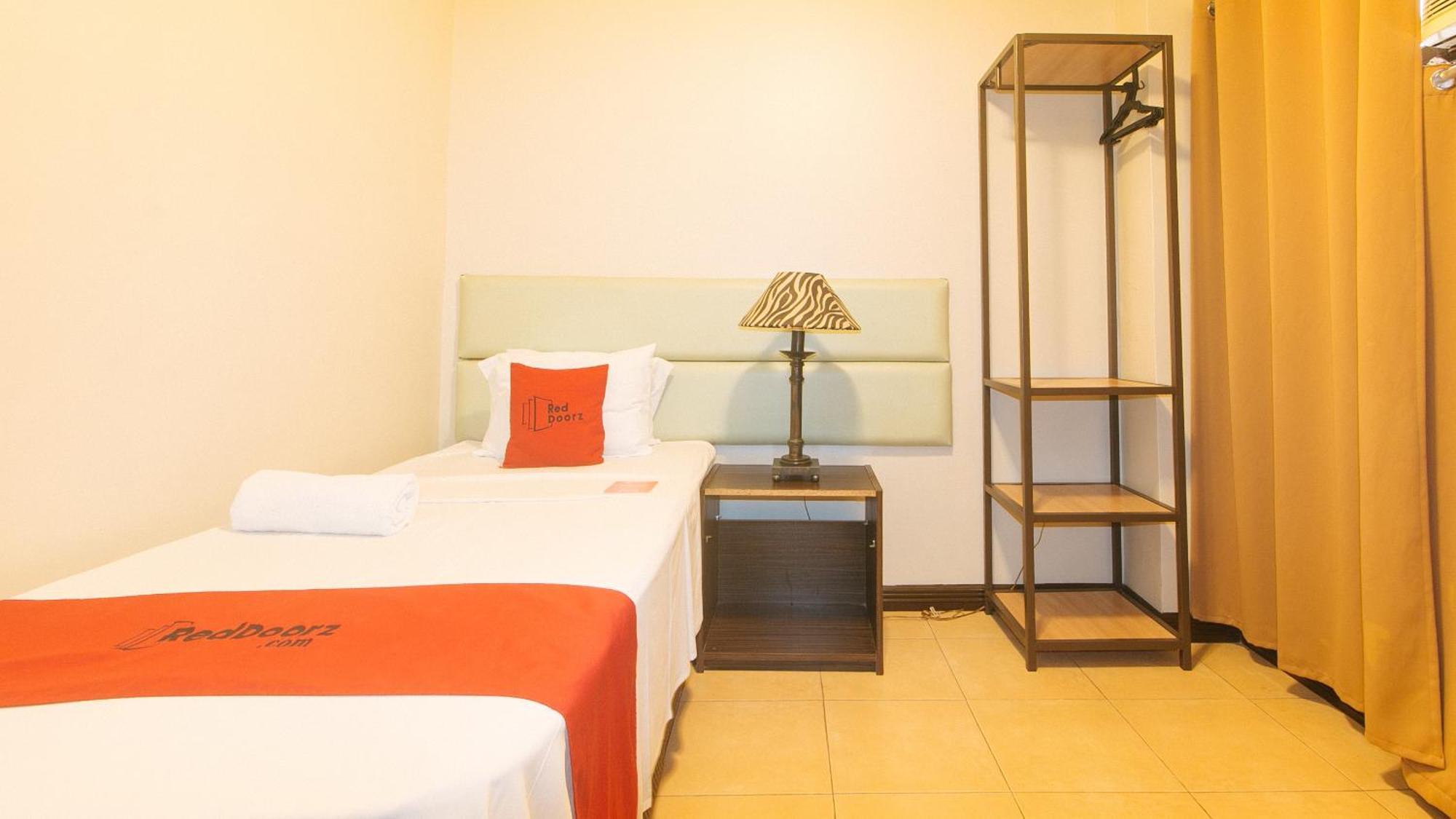 Reddoorz New Era Budget Mabolo Former Reddoorz Near Landers Superstore Cebu