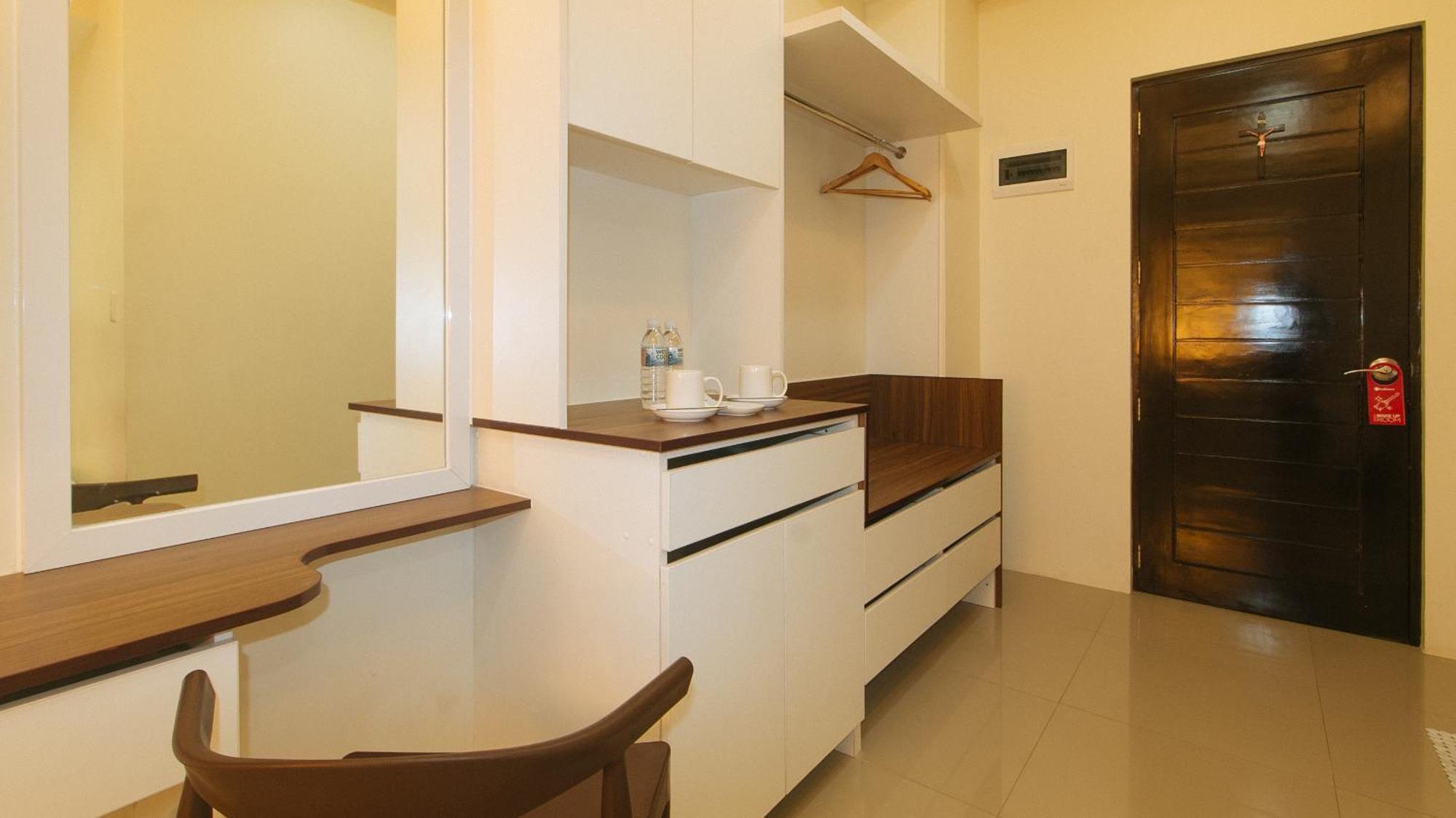 Hotel Reddoorz @ Leoncia Apartelle