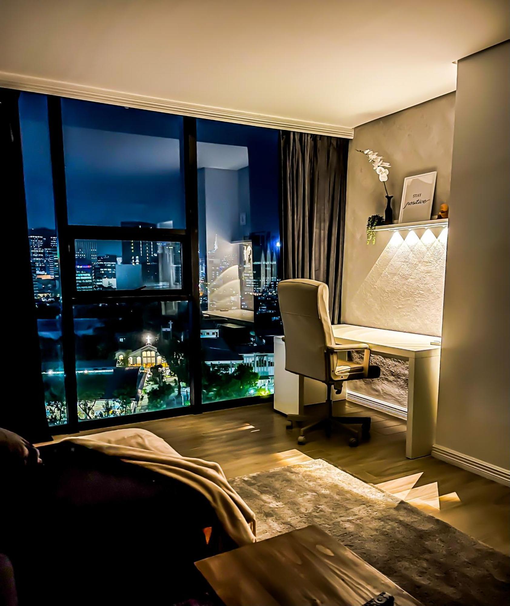 Premier Suites- Panoramic View Aparthotel Cebu