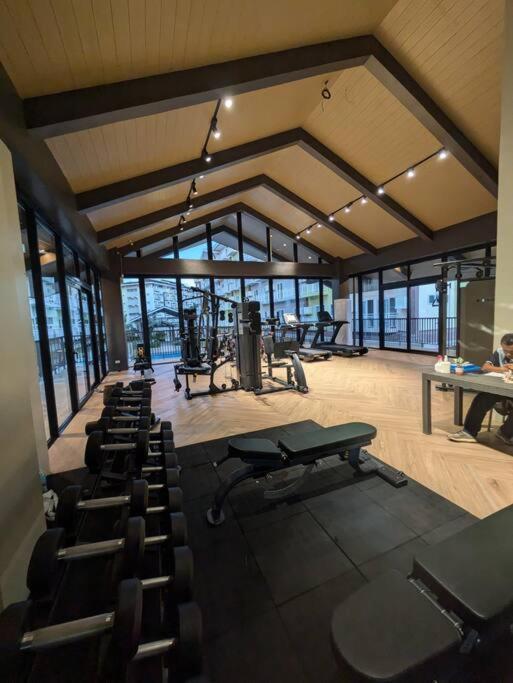 Perfect Budget Near Airport Apartment *