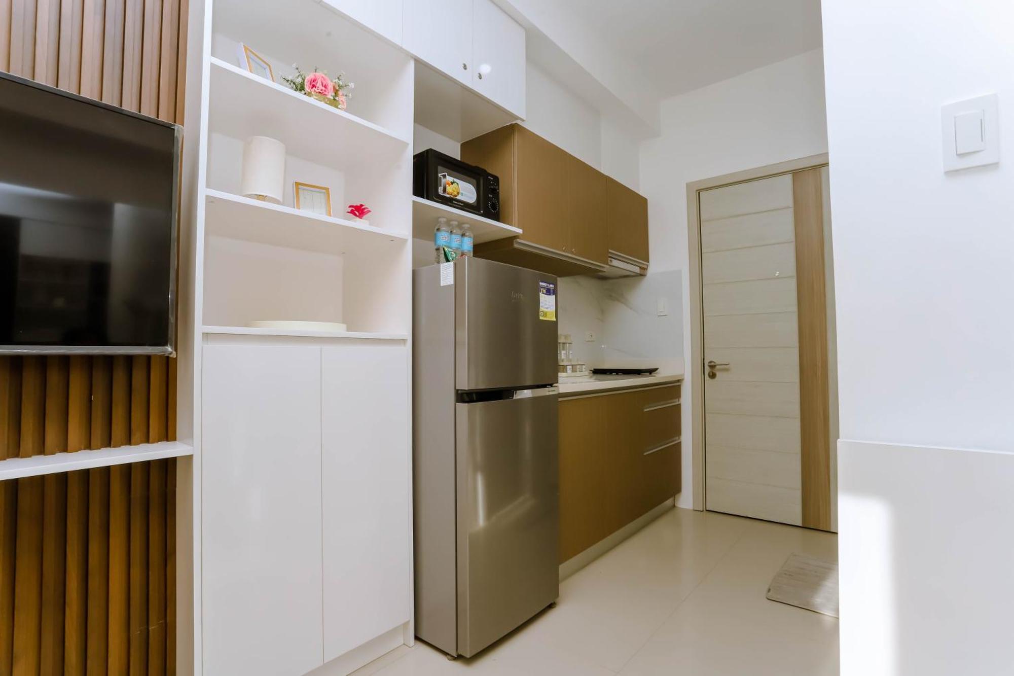 Apartamento Staycation Minimalist With Rooftop Pool And Netflix