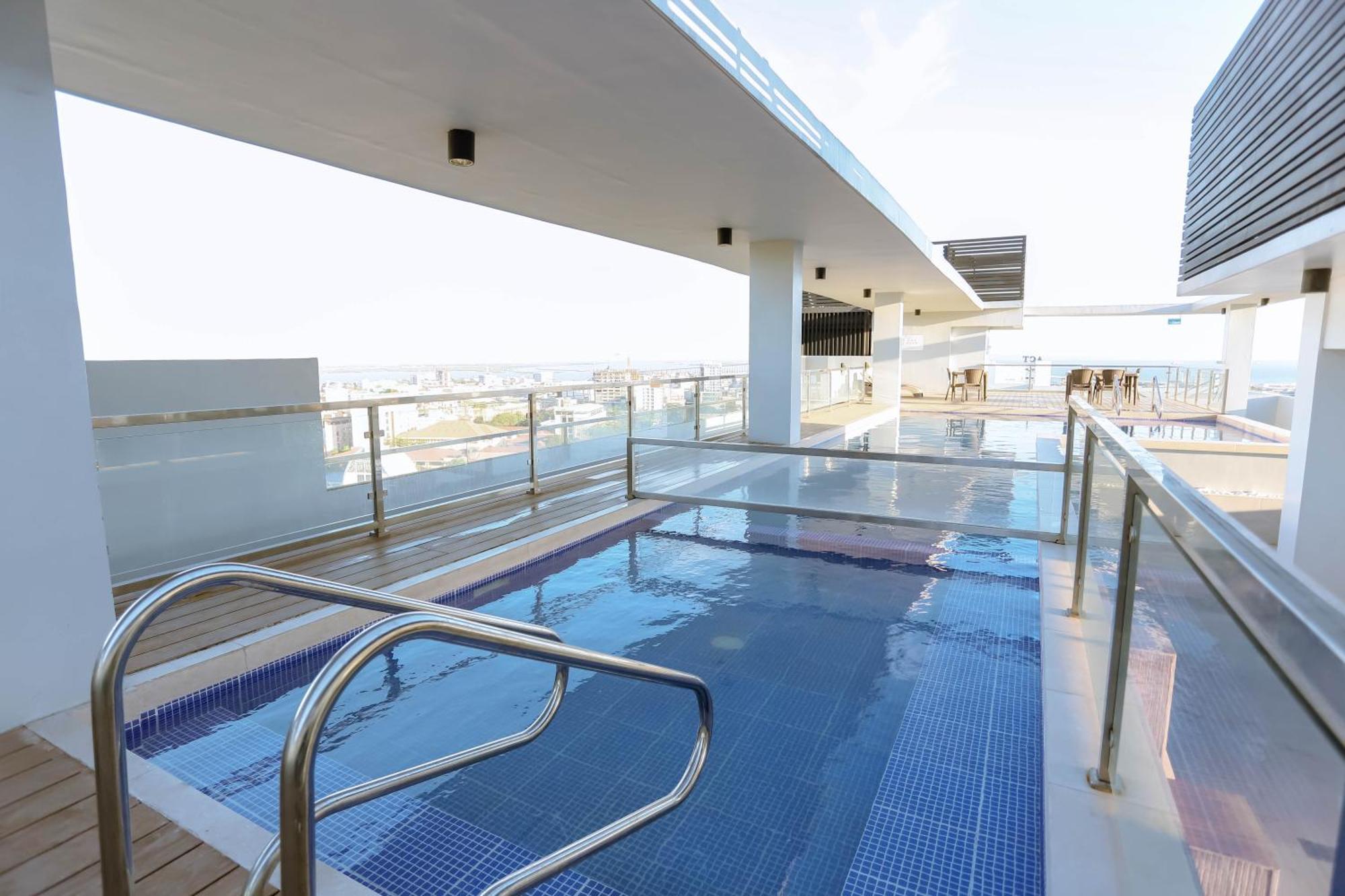 Staycation Minimalist With Rooftop Pool And Netflix *