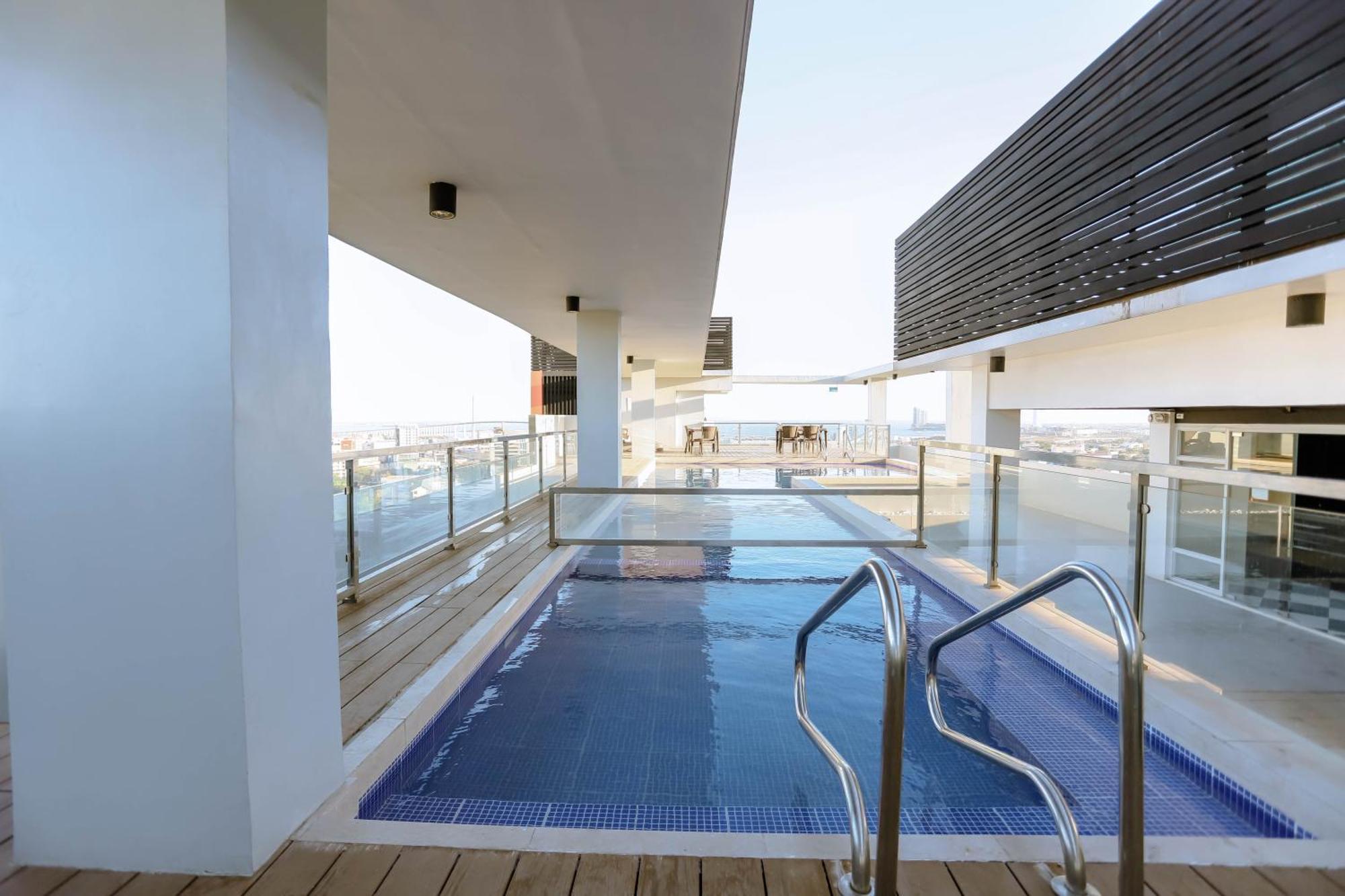 Staycation Minimalist With Rooftop Pool And Netflix Cebu