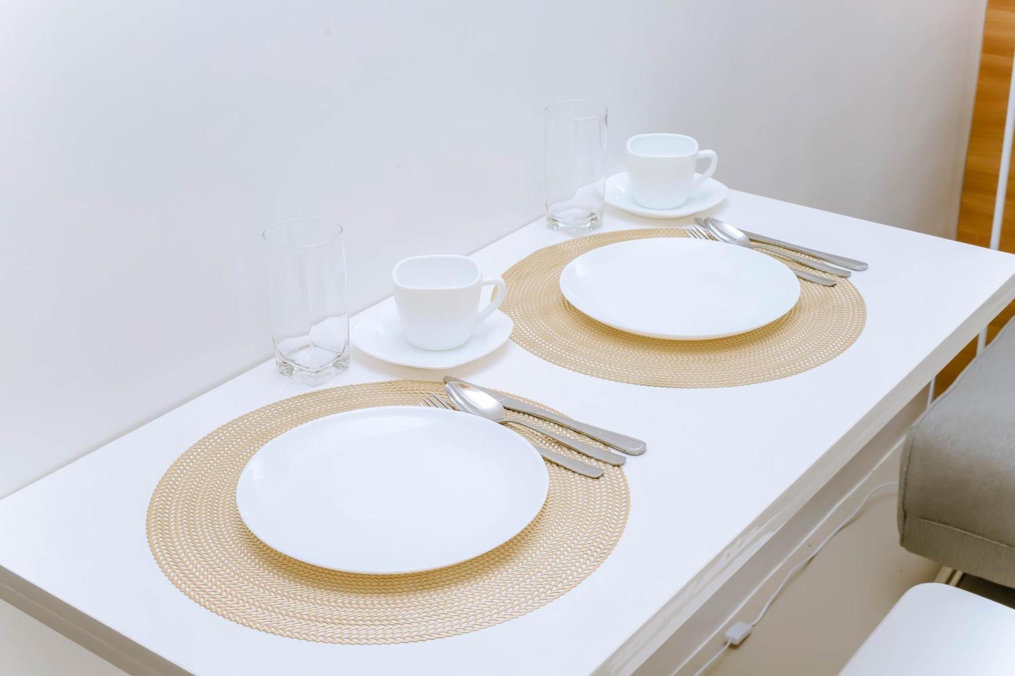 Apartamento Staycation Minimalist With Rooftop Pool And Netflix