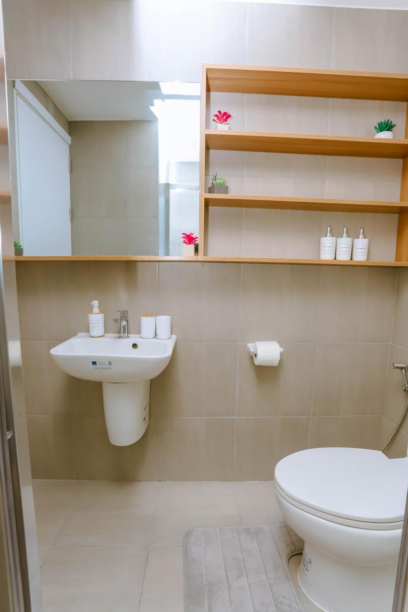 Staycation Minimalist With Rooftop Pool And Netflix