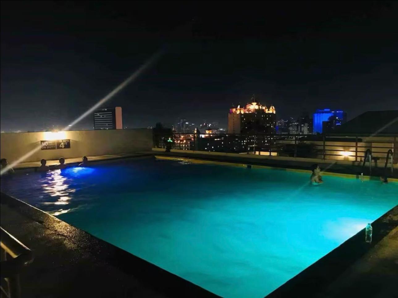 Cozy Type Near It Park With Pool, Netflix & Wifi * Cebu