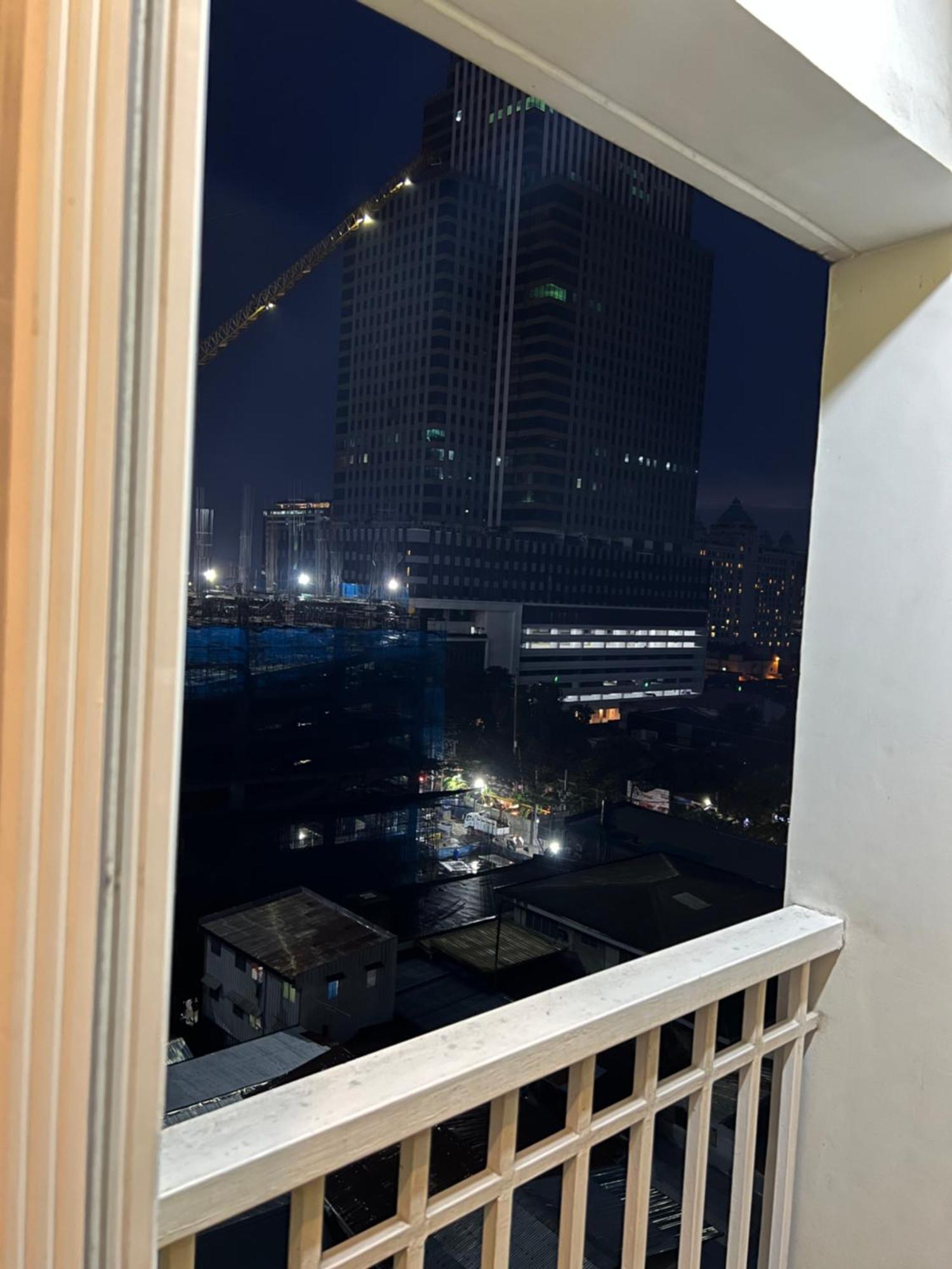 Cozy Type Near It Park With Pool, Netflix & Wifi *
