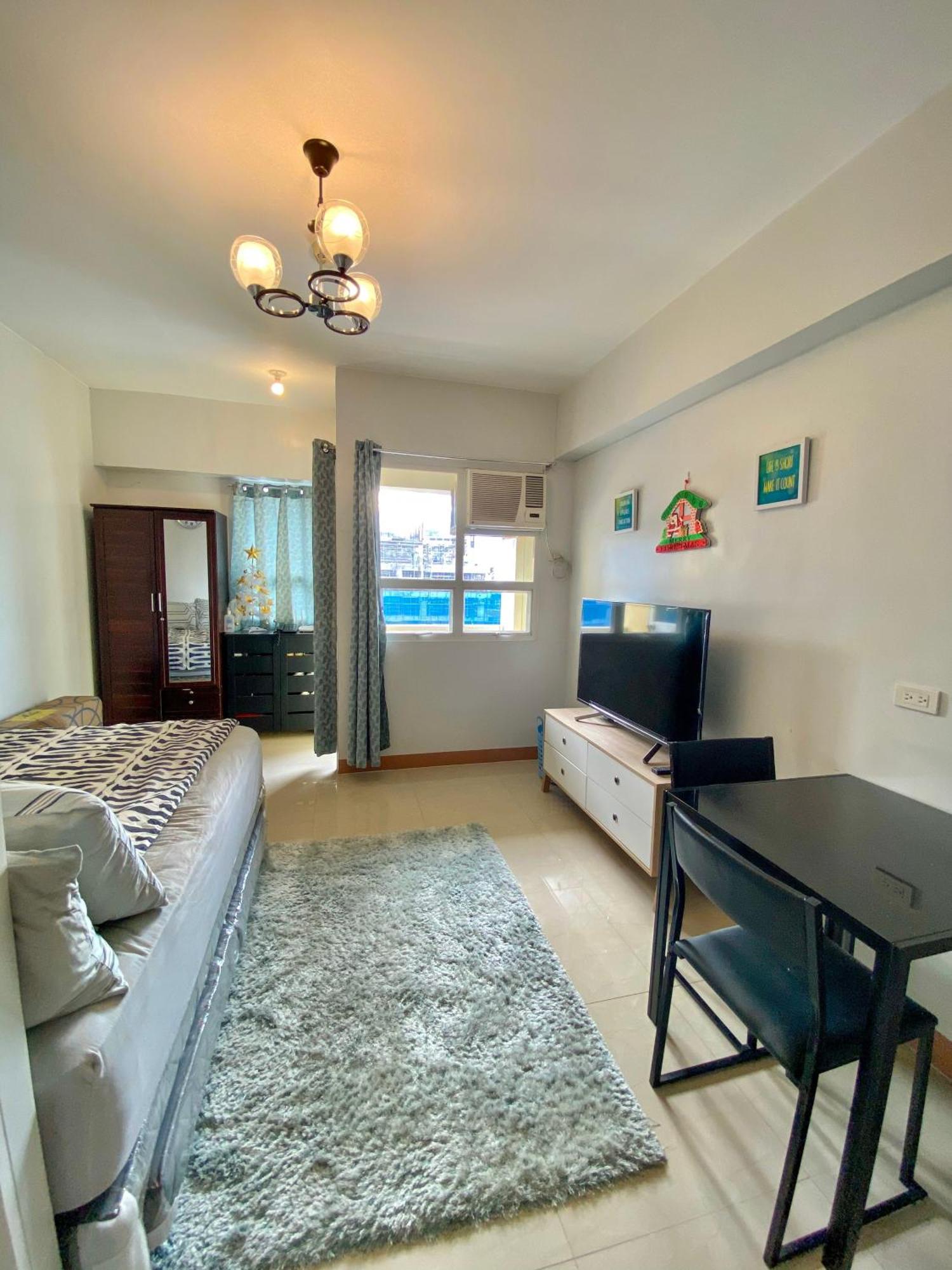 Cozy Type Near It Park With Pool, Netflix & Wifi * Cebu