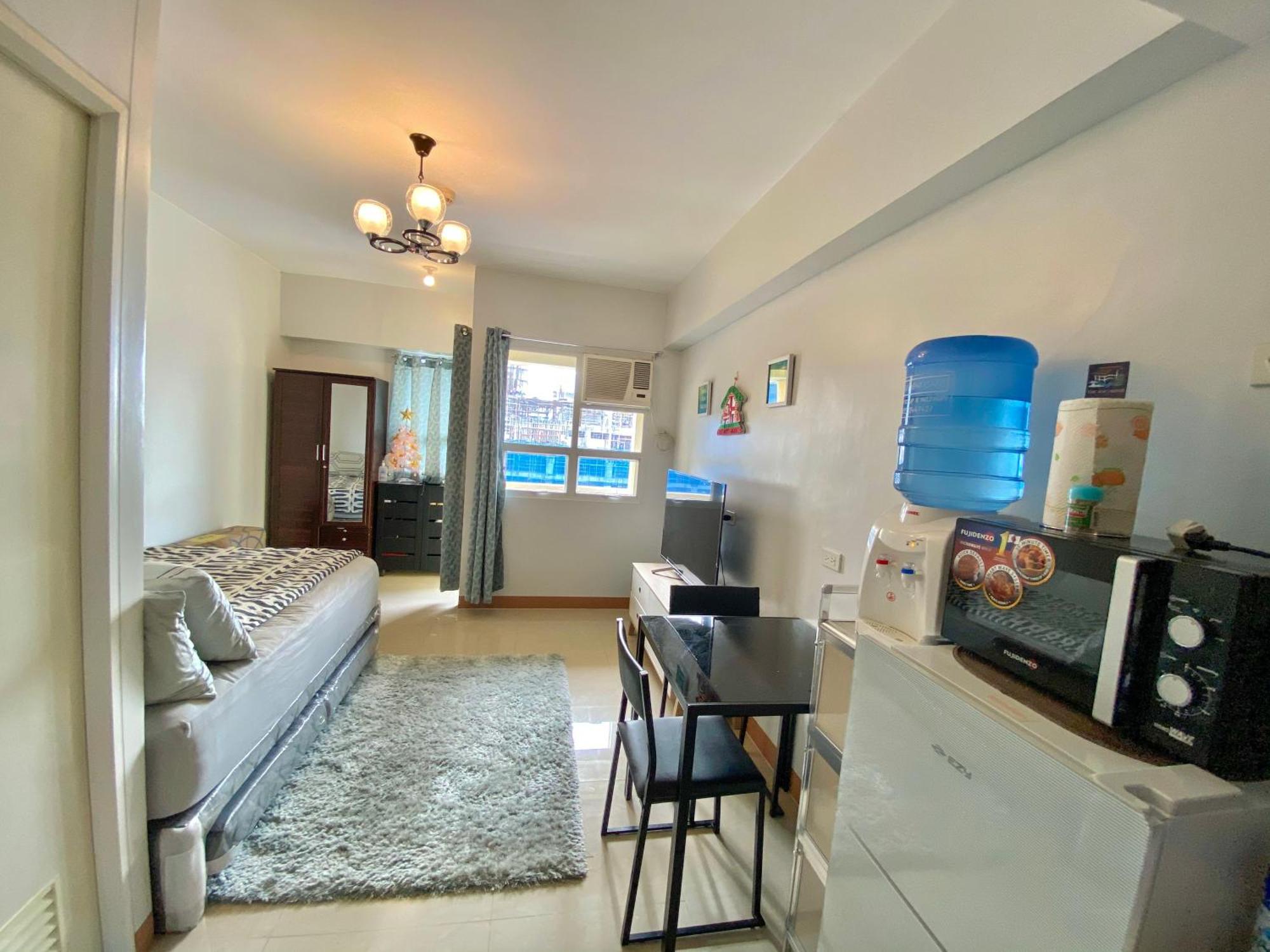 Cozy Type Near It Park With Pool, Netflix & Wifi * Cebu
