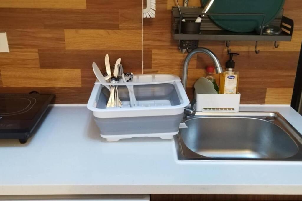Simple Free Wifi Free Pool Apartment
