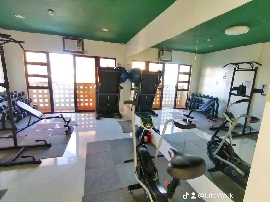 Apartment Trillium 8f Pet Friendly With 1bed 2sofabeds And Balcony Near Ayala Center Mall