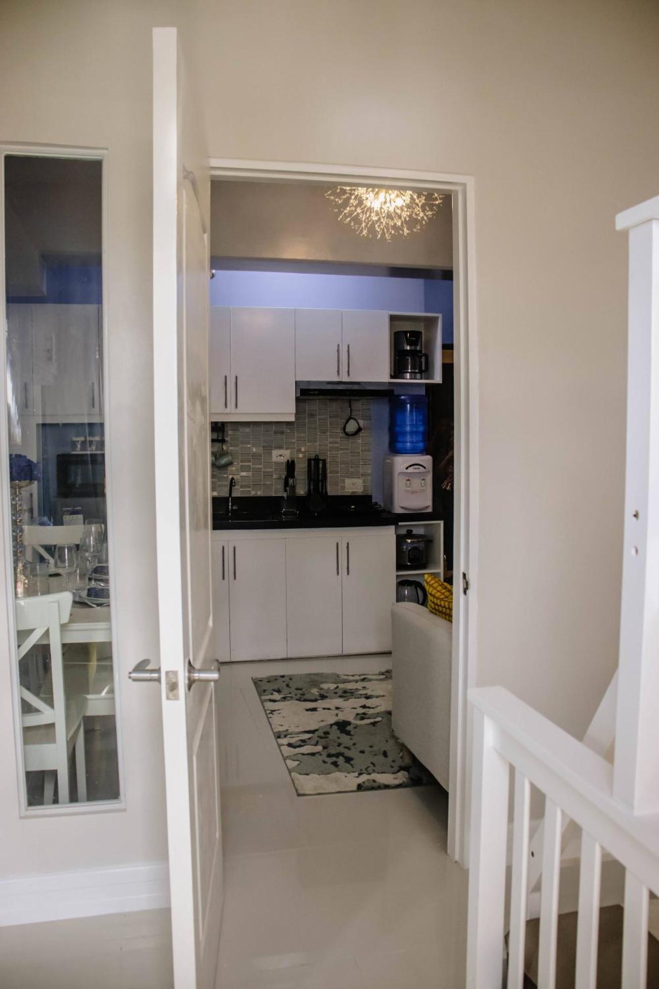 Chic With Pool Near Airport-2 To 7 Guest Apartment