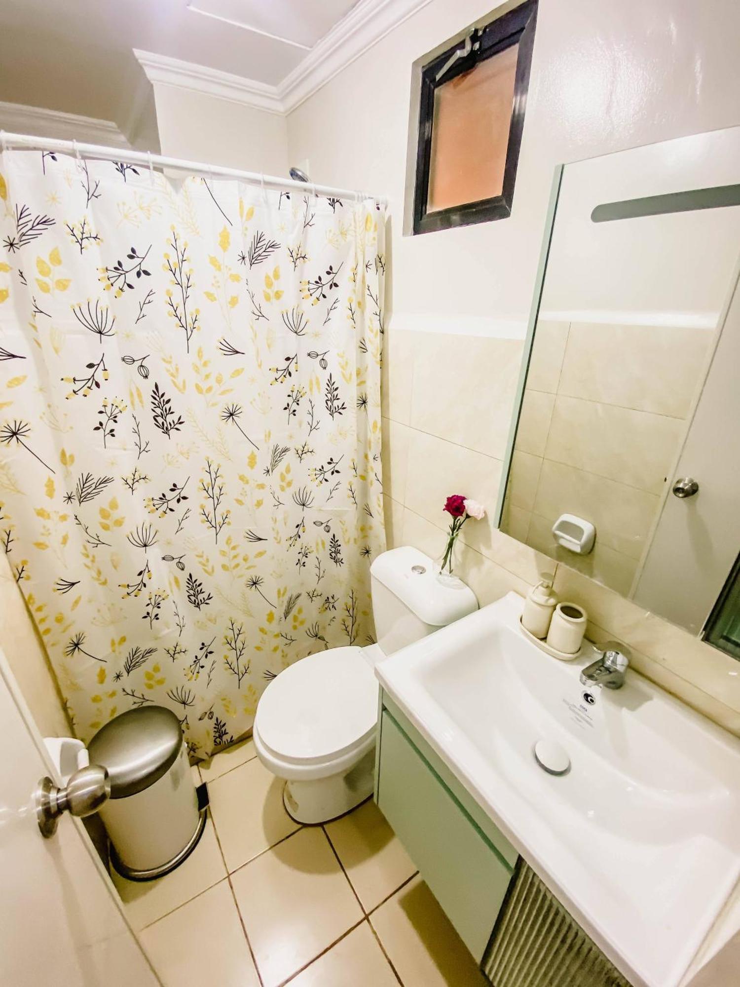 Chic With Pool Near Airport-2 To 7 Guest Apartment Sudtungan