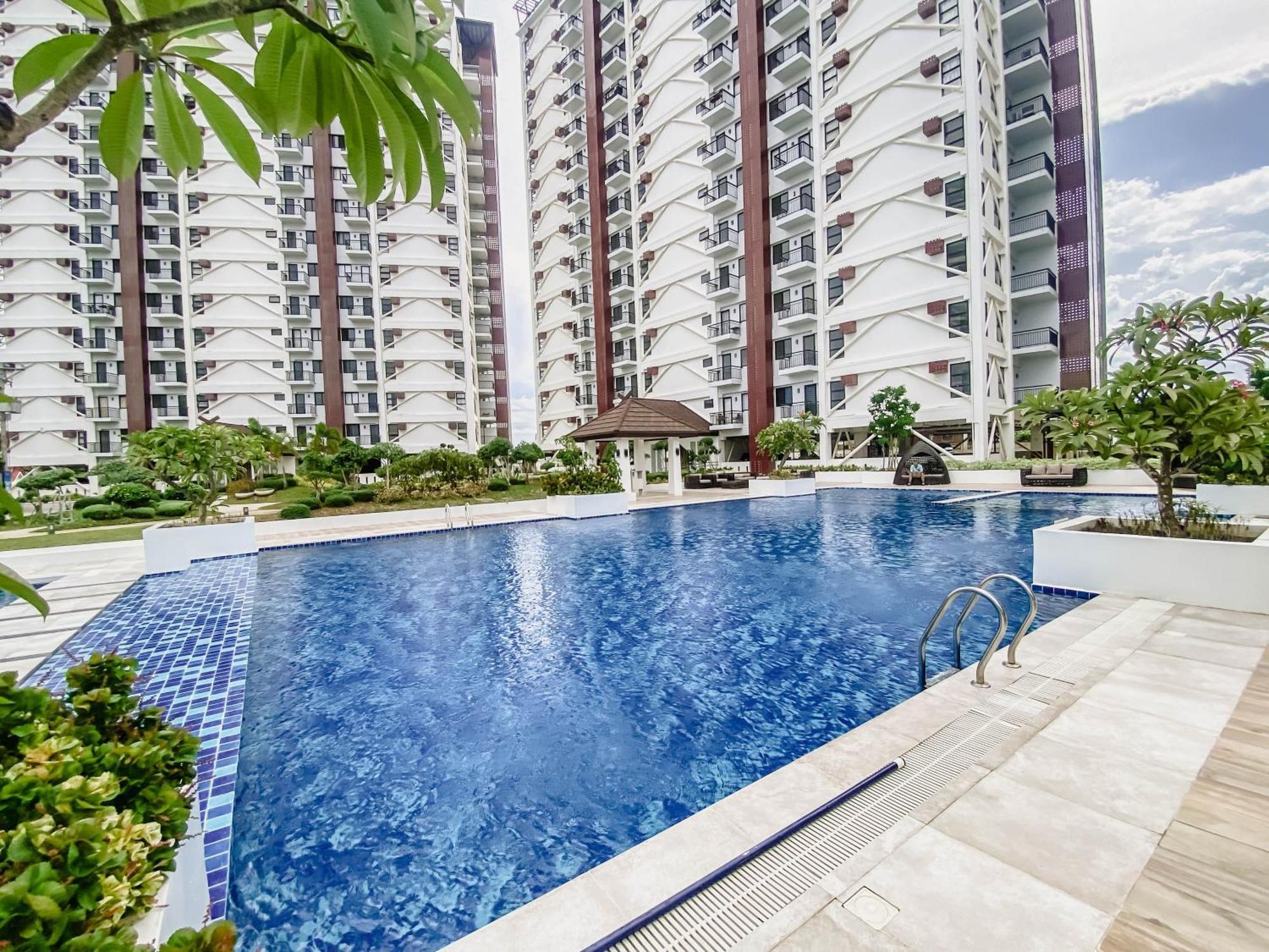 Chic With Pool Near Airport-2 To 7 Guest Apartment