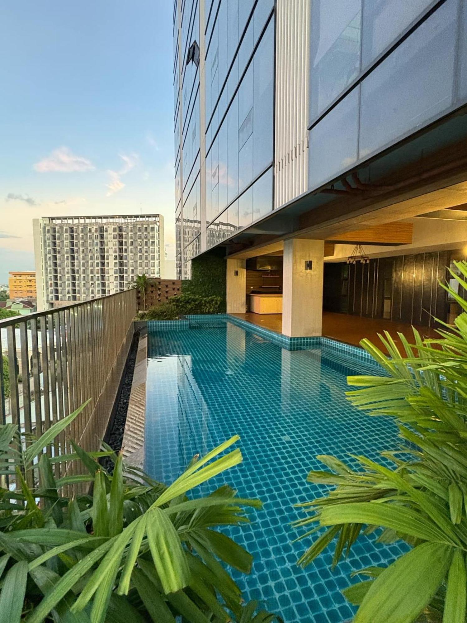 Premier Suites- Panoramic View Aparthotel Cebu
