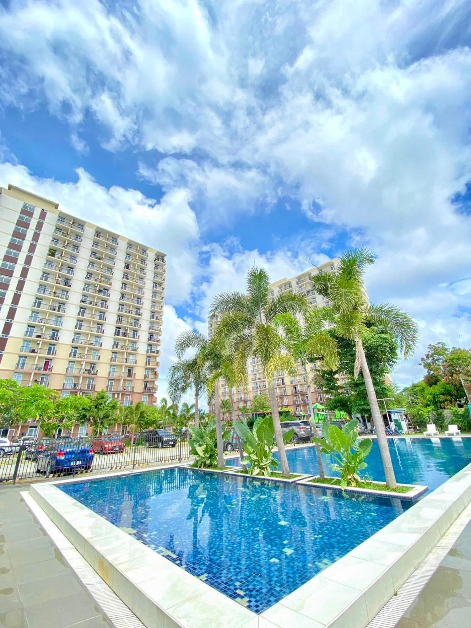 Spacious Unit With Balcony Apartment *