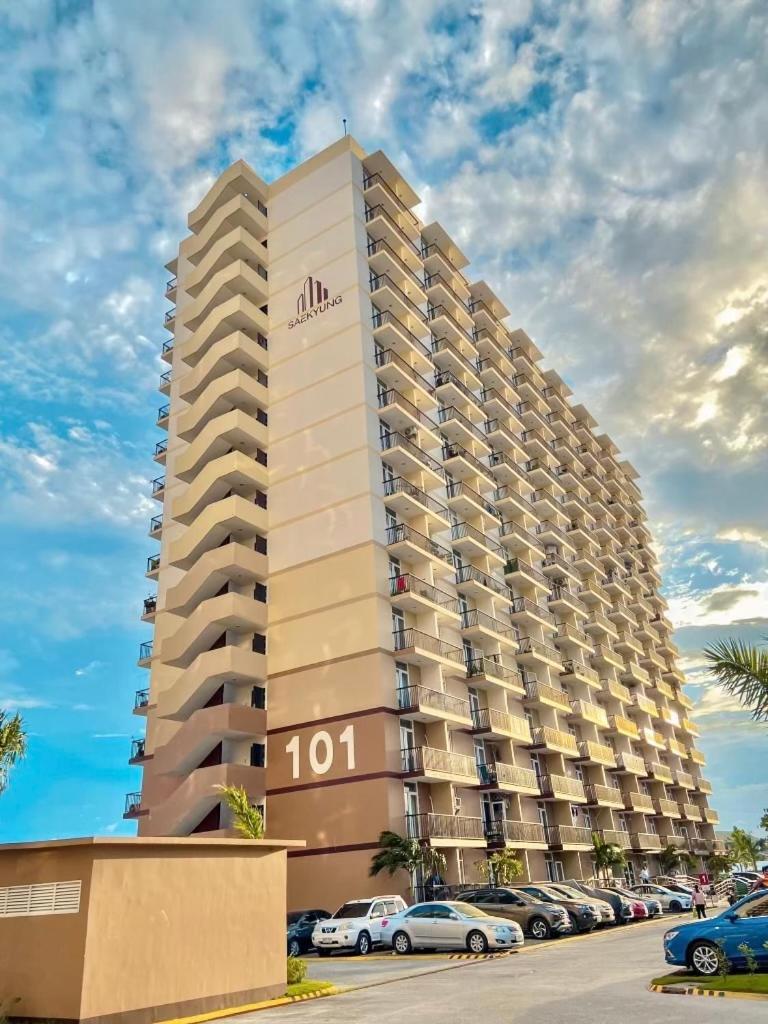 Spacious Unit With Balcony