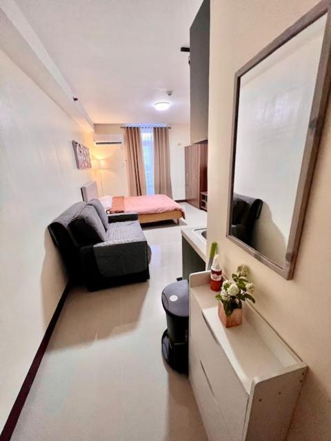 Spacious Unit With Balcony Apartment