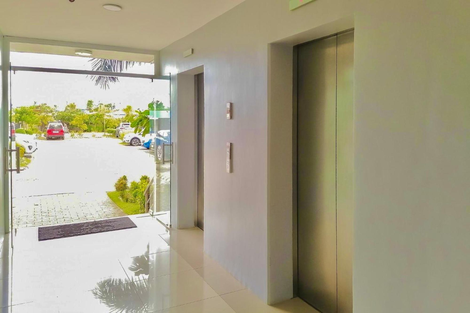 Apartment Spacious Unit With Balcony
