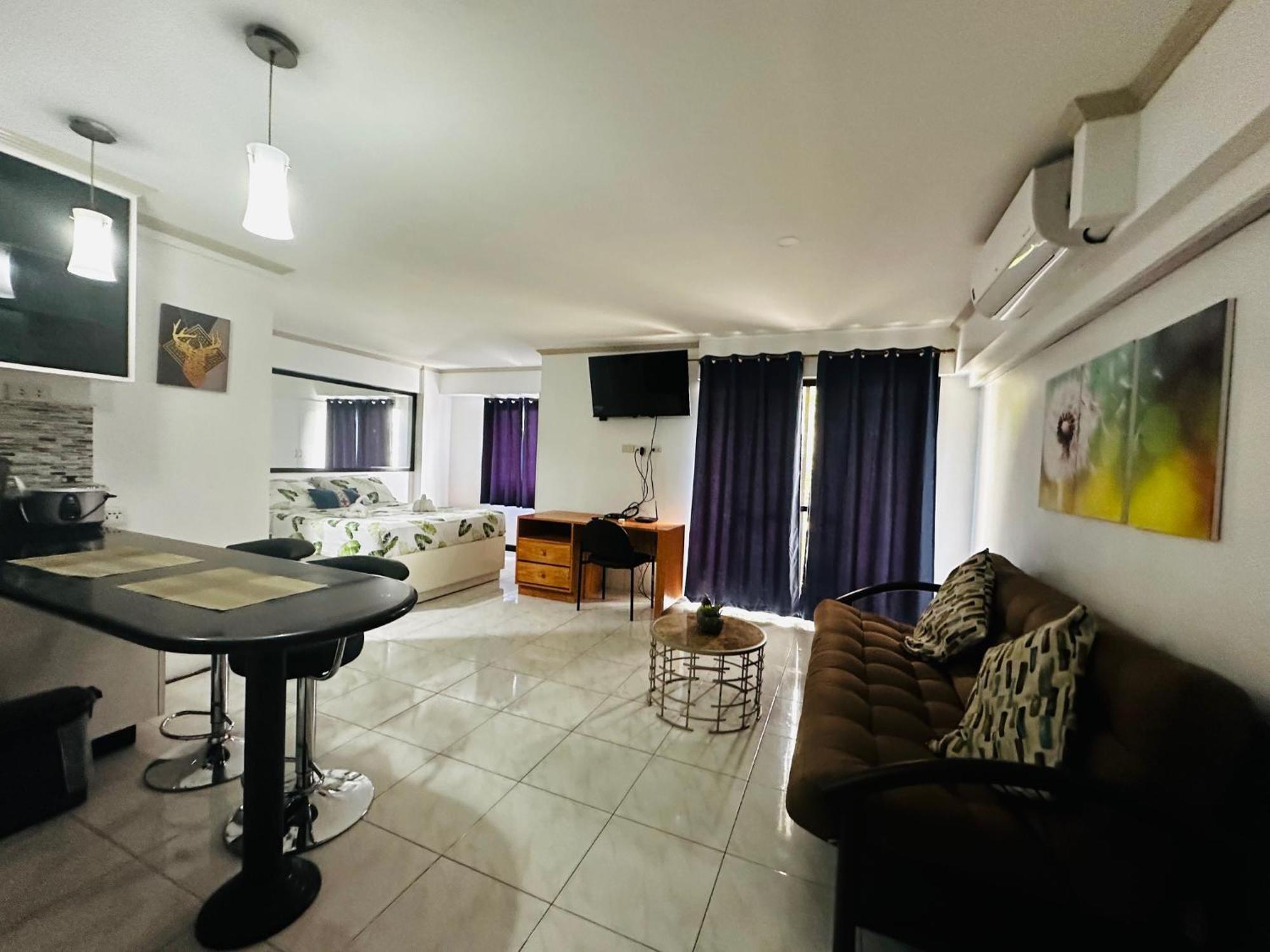 Aparthotel Olivia's Mi Casa In City, Cebu Philippines *