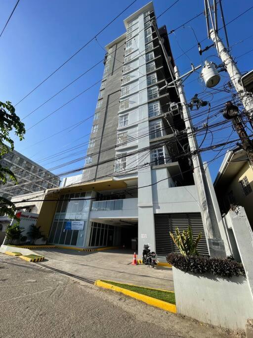 Cozy Corner In By Yhang Apartment Cebu