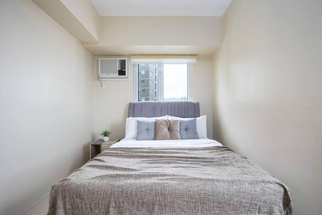 Furnished 1-bedroom In Avida Towers Riala, It Park With Fast Wifi, Netflix, Pool And Apartment